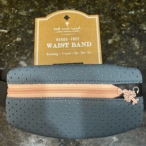 NWT Oak and reed hands free waist band pouch, Fanny pack